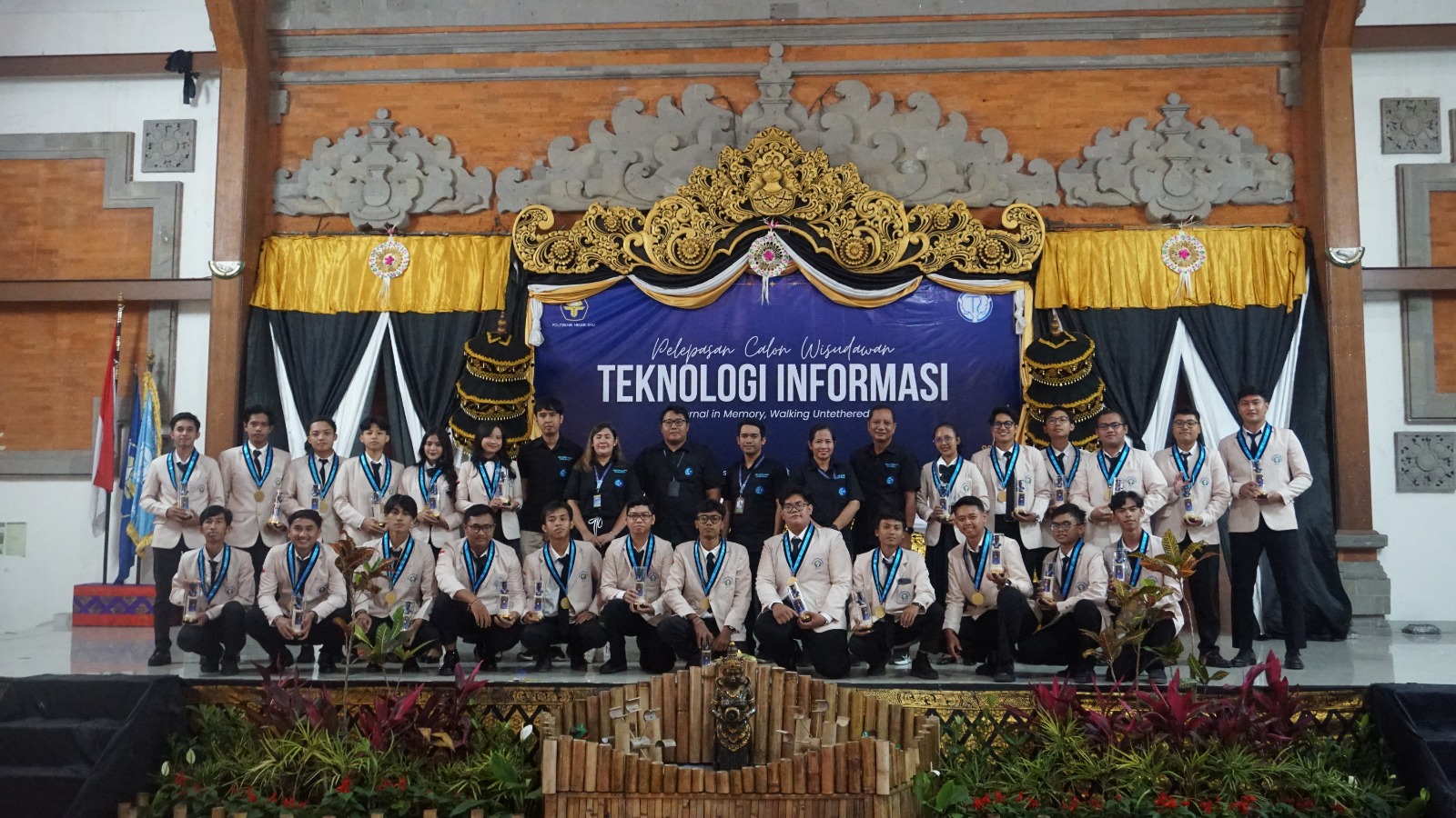 Gallery Pelepasan Calon Wisudawan Jurusan Teknologi Informasi 2025